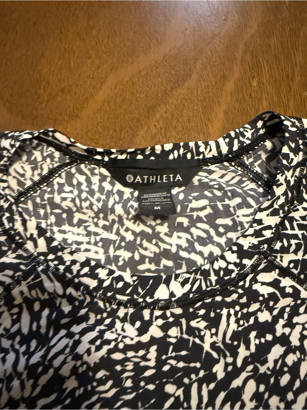 Athleta Black & White Abstract Print Crew Neck Top